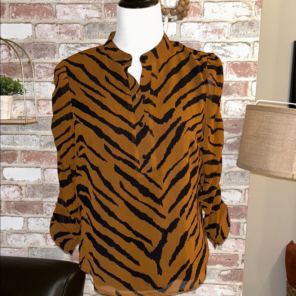 White House black market S Tiger Stripe Women's Top - Picture 2 of 13